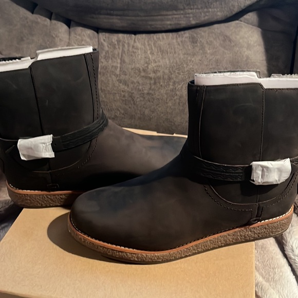 BNIB Ugg Boots - Picture 3 of 5